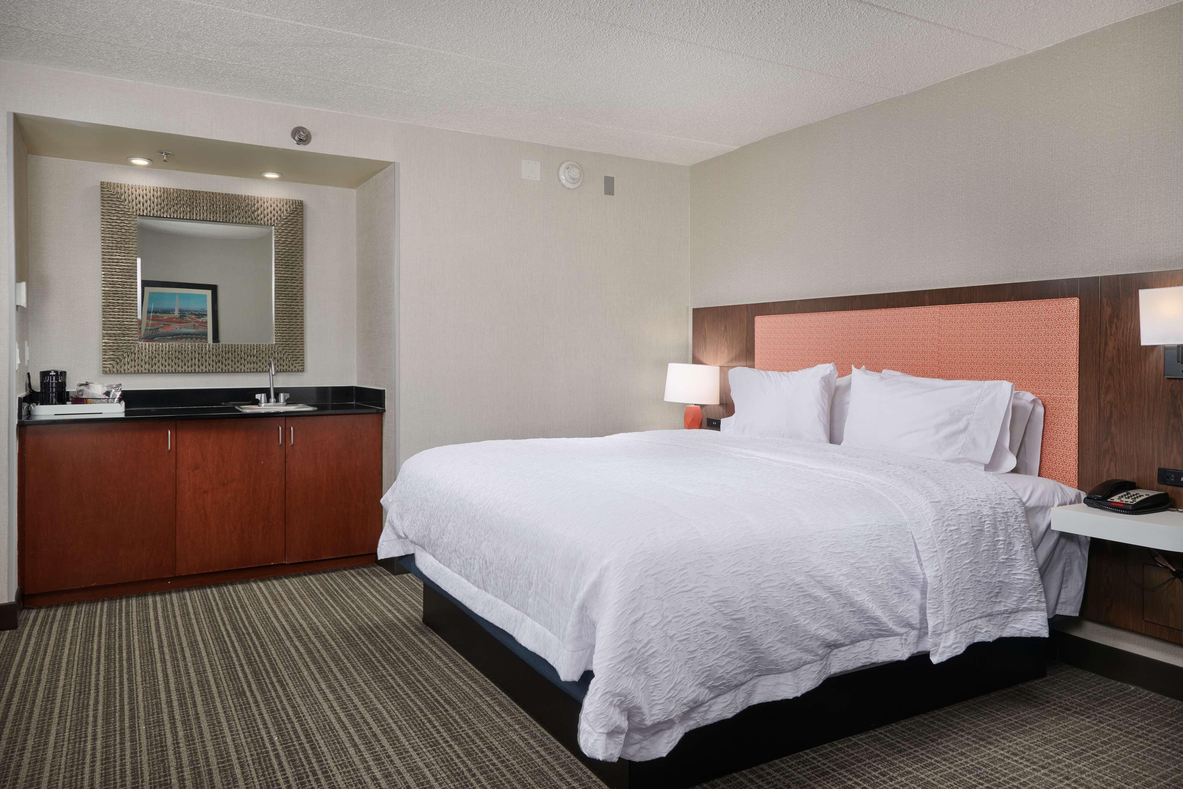 Hampton Inn Fairfax City Екстер'єр фото