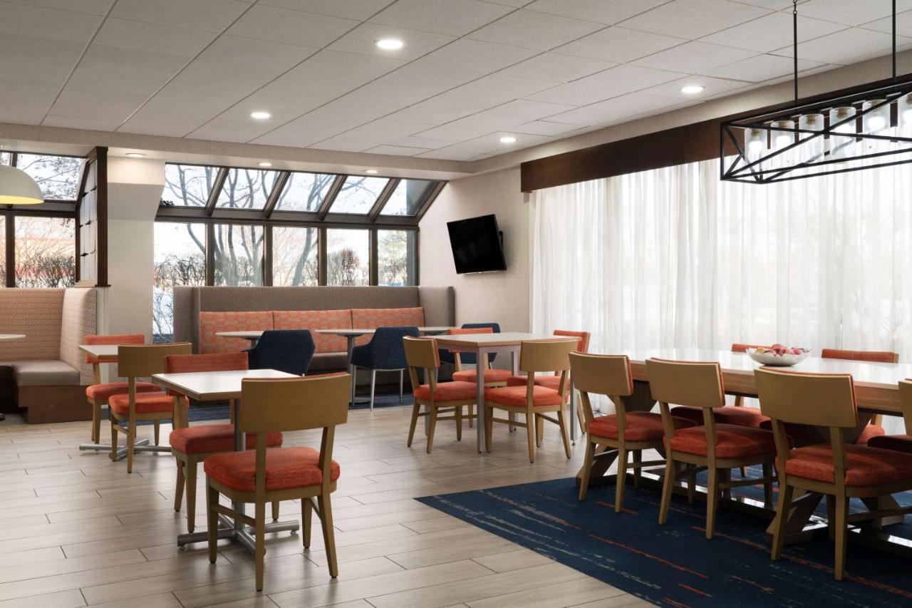 Hampton Inn Fairfax City Екстер'єр фото