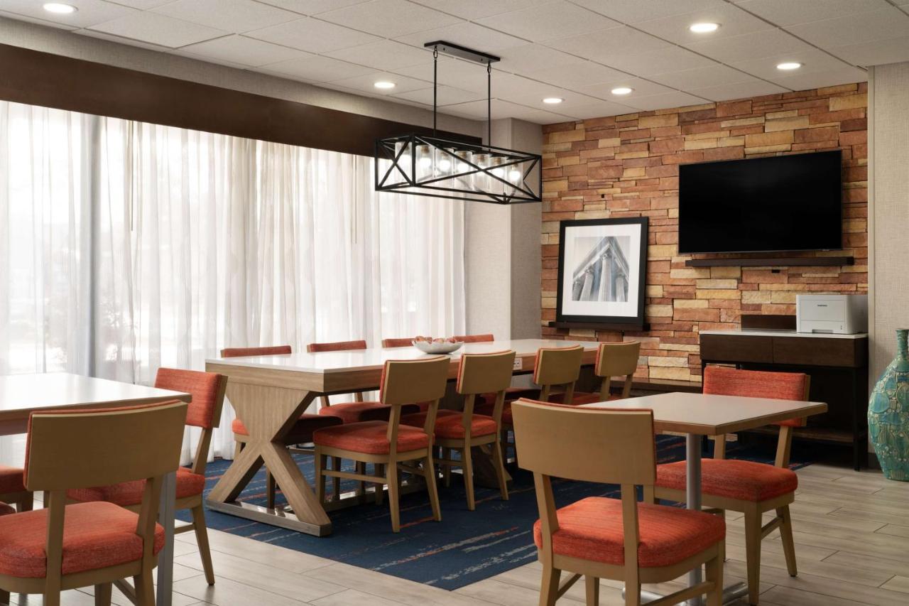 Hampton Inn Fairfax City Екстер'єр фото