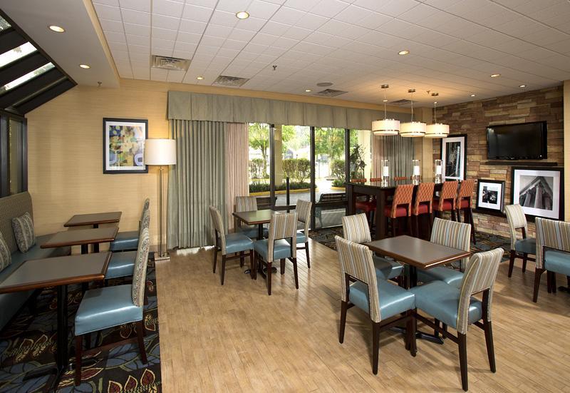 Hampton Inn Fairfax City Екстер'єр фото